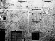 Fasada kuće u Balama građena ribljim uzorkom, snimljeno 1954. godine, Bale. (bn. 3074) Iz arhive Arheološkog muzeja Istre