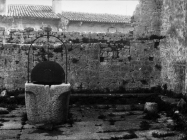 Gradske zidine i bunar u Balama u prvoj polovici 80-ih godina, Bale. (fn. 19385) Iz arhive Arheološkog muzeja Istre