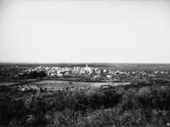 Pogled na Bale s brda Sveti Mihovil istočno od Bala 1972. godine, Bale. (fn. 11603) Iz arhive Arheološkog muzeja Istre