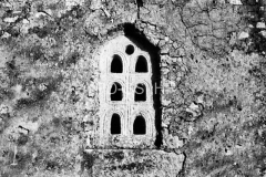 Prozorska tranzena na crkvi sv. Maura jugo-zapadno od Bala sredinom 60-ih godina, Bale. (bn. 6898) Iz arhive Arheološkog muzeja Istre