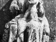 Drveni kip svetice iz crkve sv. Margarete u Prnjanima krajem 40-ih godina, Barban. (fn. 186) Iz arhive Arheološkog muzeja Istre
