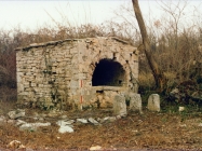 Zidani bunar kod Kršete 1991. godine, Brtonigla. Iz arhive Arheološkog muzeja Istre