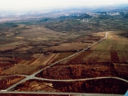Zračni snimak Buja i okolica s istoka 2009. godine, Buje. (fn 55038) Iz arhive Arheološkog muzeja Istre