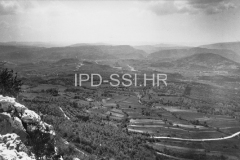 Pogled s Velog kuka na Buzetsku dolinu prema sjeveru početkom 70-ih godina, Buzet. (bn. 9065) Iz arhive Arheološkog muzeja Istre
