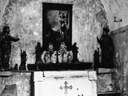 Oltar u crkvi sv. Mihovila 1971. godine, Vodnjan. (fn. 10695) Iz arhive Arheološkog muzeja Istre
