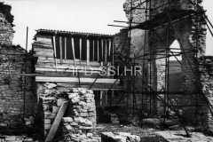 Privremena zaštita zidova u crkvi sv. Sofije 1964. godine, Dvigrad. (bn. 8134 a) Iz arhive Arheološkog muzeja Istre