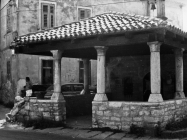 Oštećenje crkve Blažene Djevice Marije od Karmela nakon prometne nezgode 1988. godine, Fažana. (fn. 23252). Iz arhive Arheološkog muzeja Istre