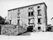 Palača Giocondo-Petris 1986. godine, Galižana. (fn. 385) Iz arhive Arheološkog muzeja Istre