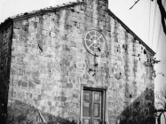Pročelje crkve Svete Fume 1973. godine, Gračišće. (fn. 12038) Iz arhive Arheološkog muzeja Istre