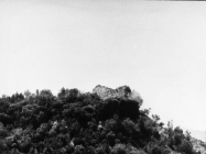 Ruševine kule Turan 6. svibnja 1992. godine, Koromačno. (fn. 25957) Iz arhive Arheološkog muzeja Istre