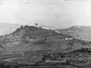 Pogled na Motovun iz Vižinade krajem 60-ih godina, Motovun. (bn. 8763, bp. 8827) Iz arhive Arheološkog muzeja Istre