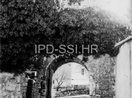 Gradska vrata Mutvorana 1973. godine, Mutvoran. (fn. 13300) Iz arhive Arheološkog muzeja Istre