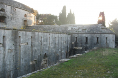 Prednja strana tvrđave. Fort Bourguignon, Pula. Autor: Aldo Šuran (2008.)