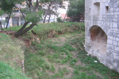 Obrambeni rov. Fort Casoni Vecchi, Pula. Autor: Aldo Šuran (2006.)
