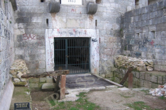 Unutarnji ulaz. Fort Casoni Vecchi, Pula. Autor: Aldo Šuran (2006.)
