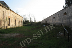Unutarnje dvorište. Fort Turtian, Pula. Autor: Aldo Šuran (2007.)