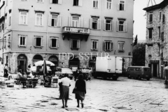 Forum početkom 80-ih godina 20. stoljeća, Pula. Iz arhive Arheološkog muzeja Istre (bn. 19541) Iz arhive Arheološkog muzeja Istre