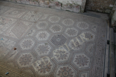 Rimski mozaik s motivom kažnjavanja Dirke, 3. stoljeće. Pula.