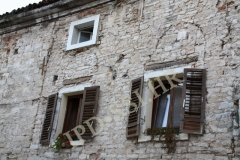 Zazidani stariji prozori. Pula. Autor: Aldo Šuran (2010.)