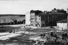 Ruševine nasuprot uprave Uljanika 50-ih godina 20. stoljeća, Pula. (fp. 3385) Iz arhive Arheološkog muzeja Istre