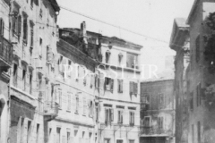 Ulica iza Komunalne palače i Augustovog hrama 1951. godine, Pula. Iz arhive Arheološkog muzeja Istre (bn. 744) Iz arhive Arheološkog muzeja Istre