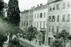 Ulica V. I. Lenjina (današnja Flanatička ulica) 50-ih godina XX. sttoljeća. Privatna zbirka Vanje Puškadije