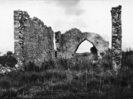 Ruševine crkve sv. Teodora kod raklja krajem 40-ih godina, Rakalj. (fn. 879) Iz arhive Arheološkog muzeja Istre