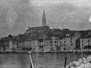Pogled na Rovinj početkom 50-ih godina, Rovinj. (fn. 1526 b) Iz arhive Arheološkog muzeja Istre Pogled na Rovinj početkom 50-ih godina, Rovinj. (fn. 1526 b) Iz arhive Arheološkog muzeja Istre