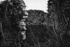 Crkva sv. Bartola kod Rovinja početkom 50-ih godina, Rovinj. (fn. 2285) Iz arhive Arheološkog muzeja Istre Crkva sv. Bartola kod Rovinja početkom 50-ih godina, Rovinj. (fn. 2285) Iz arhive Arheološkog muzeja Istre