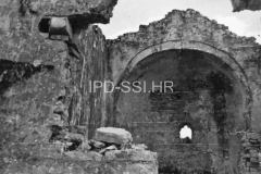 Crkva sv. Nikole kod Rovinja 1953. godine, Rovinj. (fn. 1753) Iz arhive Arheološkog muzeja Istre Crkva sv. Nikole kod Rovinja 1953. godine, Rovinj. (fn. 1753) Iz arhive Arheološkog muzeja Istre