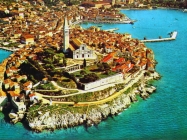 Zračni snimak Rovinja, Rovinj. (fn. 8346) Iz arhive Arheološkog muzeja Istre Zračni snimak Rovinja, Rovinj. (fn. 8346) Iz arhive Arheološkog muzeja Istre