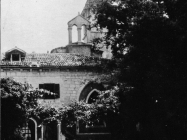 Pogled na samostan i crkvu sv. Andrije na Crvenom otoku kod Rovinja 1953. godine, Rovinj. (fn. 2268) Iz arhive Arheološkog muzeja Istre Pogled na samostan i crkvu sv. Andrije na Crvenom otoku kod Rovinja 1953. godine, Rovinj. (fn. 2268) Iz arhive Arheološkog muzeja Istre