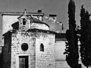 Romanička crkva sv. Trojstva krajem 40-ih godina, Rovinj. (fn. 433) Iz arhive Arheološkog muzeja Istre Romanička crkva sv. Trojstva krajem 40-ih godina, Rovinj. (fn. 433) Iz arhive Arheološkog muzeja Istre