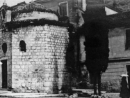 Romanička crkva sv. Trojstva početkom 50-ih godina, Rovinj. (fn. 1217) Iz arhive Arheološkog muzeja Istre Romanička crkva sv. Trojstva početkom 50-ih godina, Rovinj. (fn. 1217) Iz arhive Arheološkog muzeja Istre