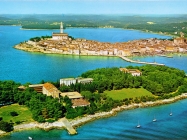 Zračni snimak Rovinja i otoka Sveta Katarina, Rovinj. (fn. 8347) Iz arhive Arheološkog muzeja Istre Zračni snimak Rovinja i otoka Sveta Katarina, Rovinj. (fn. 8347) Iz arhive Arheološkog muzeja Istre