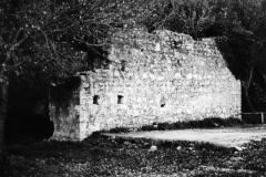 Crkva sv. Ivana i Pavla početkom 80-ih godina, danas u Autokampu Polari, Rovinj. (bn. 20022) Iz arhive Arheološkog muzeja Istre Crkva sv. Ivana i Pavla početkom 80-ih godina, danas u Autokampu Polari, Rovinj. (bn. 20022) Iz arhive Arheološkog muzeja Istre