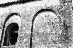Lezene i slijepe niše na crkvi sv. Kristofora kod Rovinja 1953. godine, Rovinj. (fn. 2288) Iz arhive Arheološkog muzeja Istre