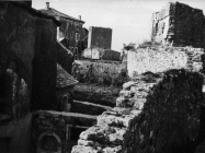 Gradske zidine i kula početkom 80-ih godina, Sveti Lovreč. (fn. 19077) Iz arhive Arheološkog muzeja Istre