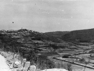 Pogled na Tinjan i Dragu s juga 1990. godine, Tinjan. (fn. 24255) Iz arhive Arheološkog muzeja Istre