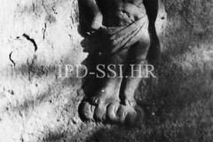 Barokni anđeo na crkvi Svete Marije od mora početkom 50-ih godina, Žminj. (fn. 1336) Iz arhive Arheološkog muzeja Istre